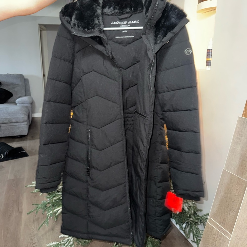 Andrew Marc Women's Elegant Black Puffer Jacket